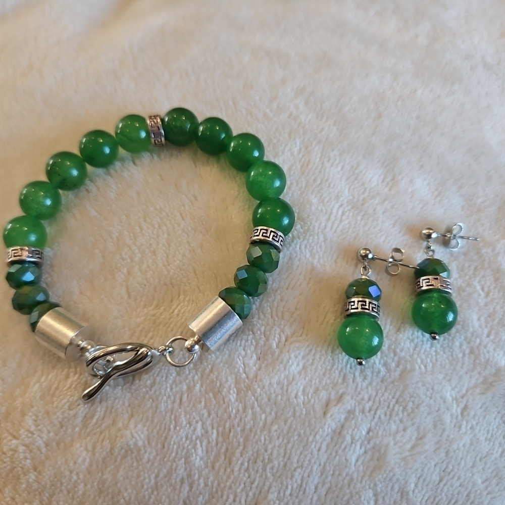 Green Beaded Bracelet with Silver Accents